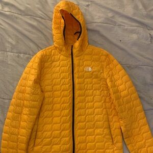 Men’s Medium NorthFace jacket Excellent condition…give me your best offer